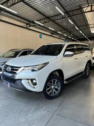 TOYOTA HILUX SW4 2.8 SRX 4X4 7 LUGARES 16V TURBO INTERCOOLER DIESEL 4P AUTOMÁTICO